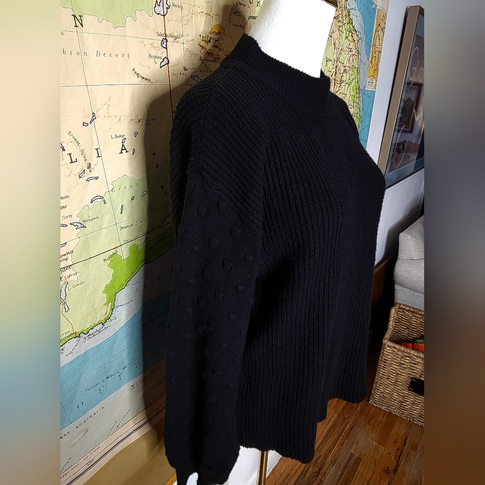 Vince Camuto Black Crewneck Women's Sweater With Dot Detail On The Sleeve Size M - Picture 2 of 8